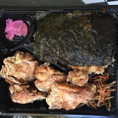 東京からあげ、鳥辰さんの唐揚げ弁当の大盛り、のり、おかかトッピング – from Instagram